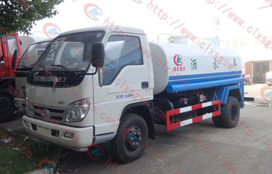 四立方灑水車