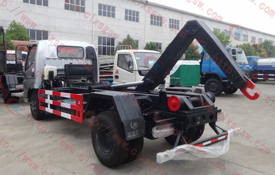 小型拉臂式垃圾車
