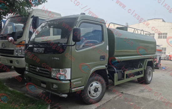 三噸灑水車